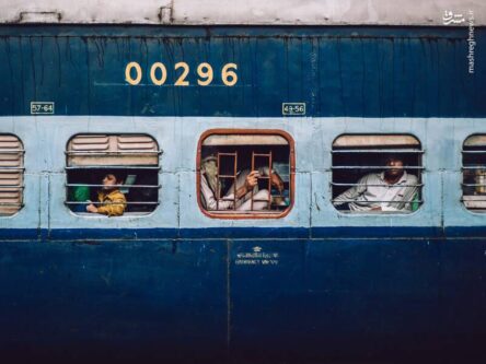 قطارهایی که هندی‌ها را به مقصد می‌رسانند!(عکس)