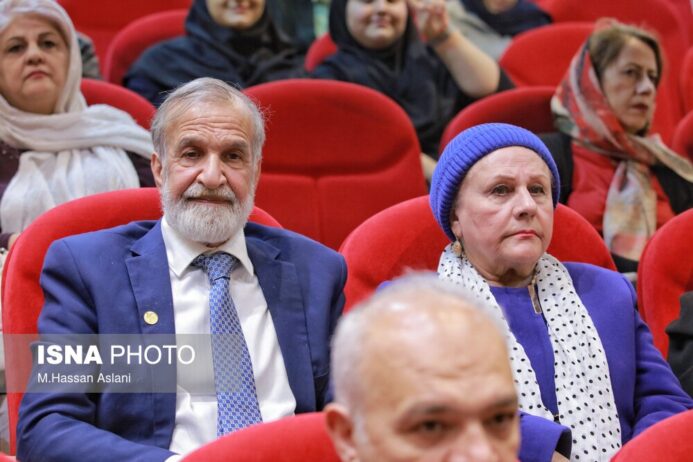 جشن یلدا با حضور هنرمندان (عکس) جشن یلدا با حضور هنرمندان (عکس)
