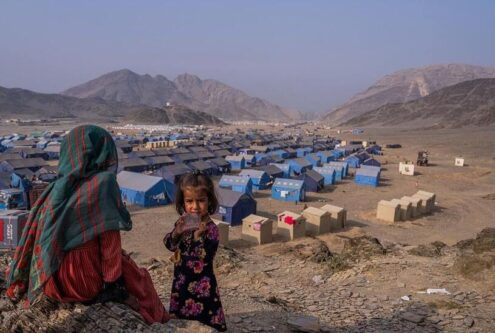 تصاویر دلخراشی از افغان های اخراج شده در پاکستان
