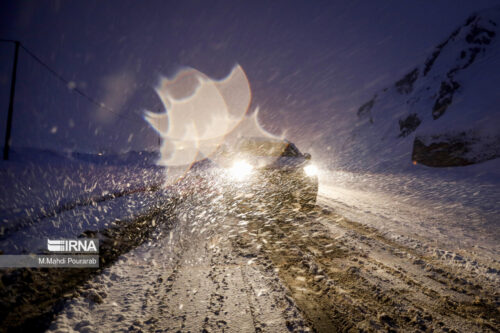 ‌‌بارش برف در جاده چالوس (عکس)