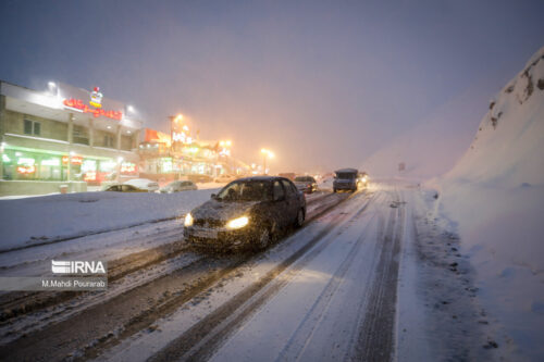 ‌‌بارش برف در جاده چالوس (عکس)