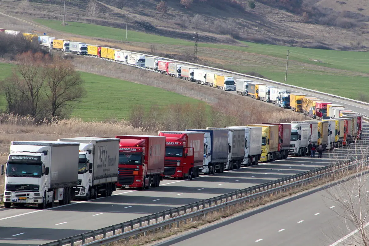 کامیون های ایرانی پشت مرزهای اروپا