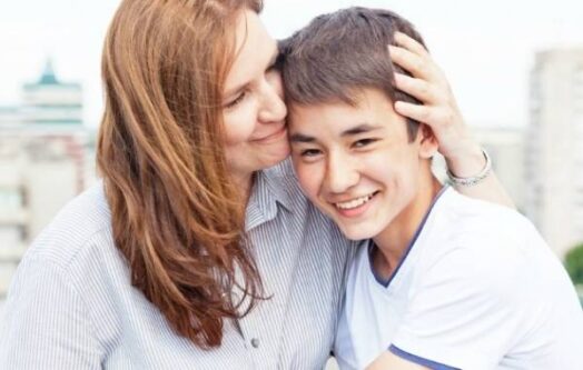 نکات طلایی برای افزایش عزت نفس نوجوانان:9 روش ساده و کاربردی