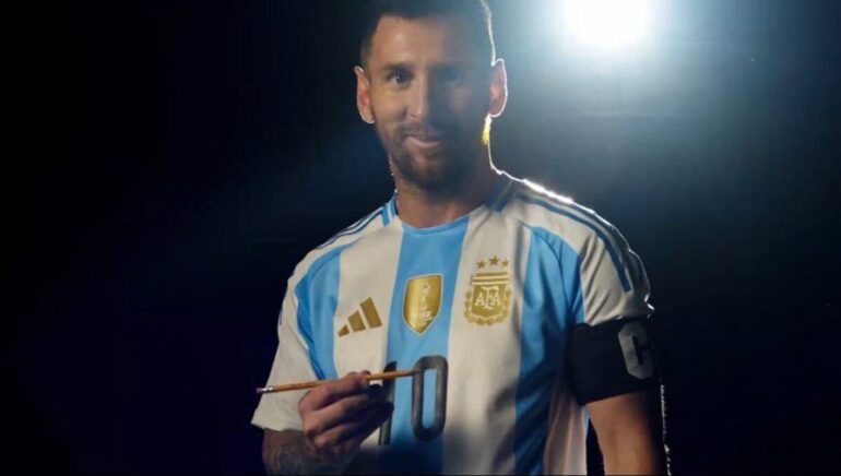 لباس جدید تیم ملی آرژانتین با حضور مسی رونمایی شد + عکس