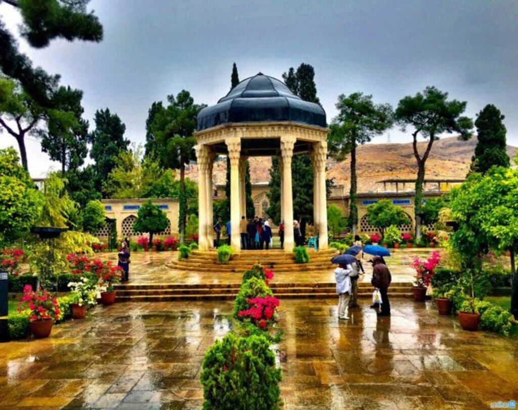 سفر به شهر شیراز چقدر آب می‌خورد؟