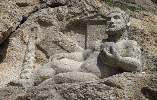 هرکول عریانی؛ مجسمه‌ای که ۲۲۰۰ سال است در کرمانشاه خوابیده