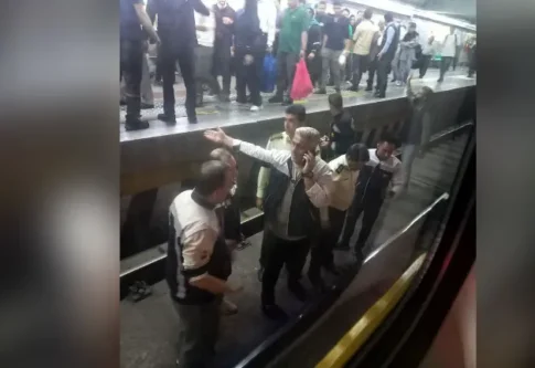 سقوط وحشتناک دختر جوان روی ریل قطار در مترو دروازه دولت؛ خودکشی یا حادثه؟/ عکس