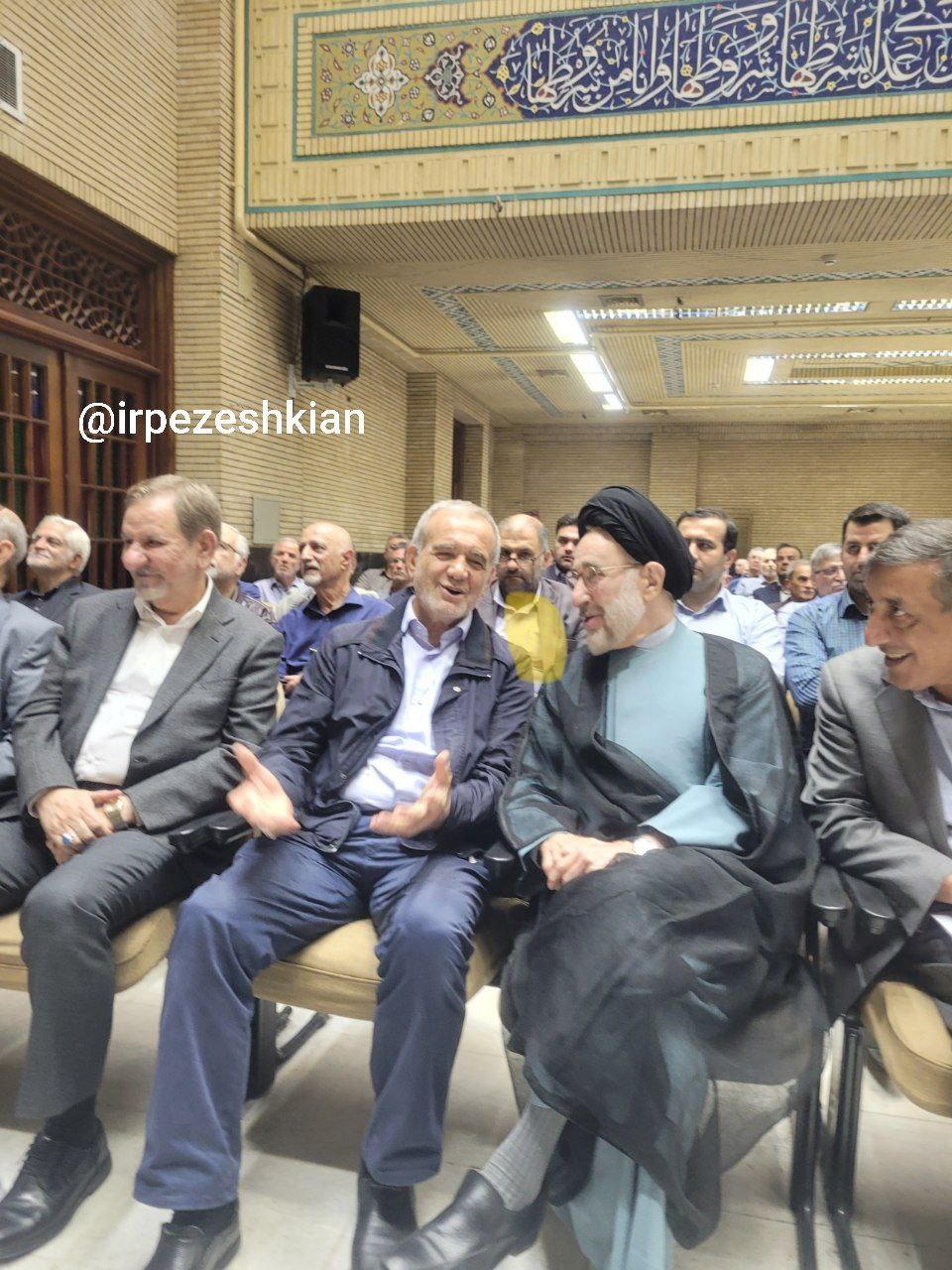 این تصاویر خاتمی و پزشکیان معنی تَکرار ۹۶ را میدهد؟ ( فیلم) این تصاویر خاتمی و پزشکیان معنی تَکرار ۹۶ را میدهد؟ ( فیلم)