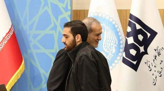 برهم زننده سخنرانی پزشکیان در کنار سعید جلیلی+ عکس برهم زننده سخنرانی پزشکیان در کنار سعید جلیلی+ عکس