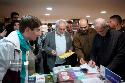 مسعود پزشکیان و نوه هایش در شهر کتاب(عکس) مسعود پزشکیان و نوه هایش در شهر کتاب(عکس)