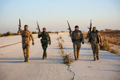از سجده شکر تا عکس سلفی شورشیان در حلب(عکس) از سجده شکر تا عکس سلفی شورشیان در حلب(عکس)