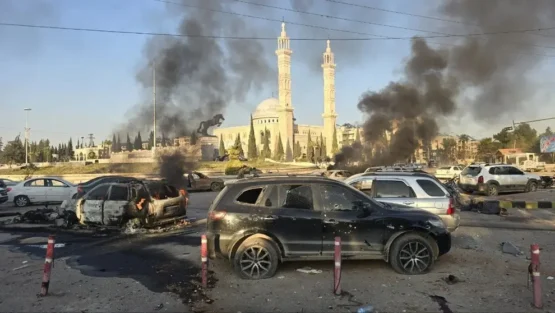 از سجده شکر تا عکس سلفی شورشیان در حلب(عکس) از سجده شکر تا عکس سلفی شورشیان در حلب(عکس)